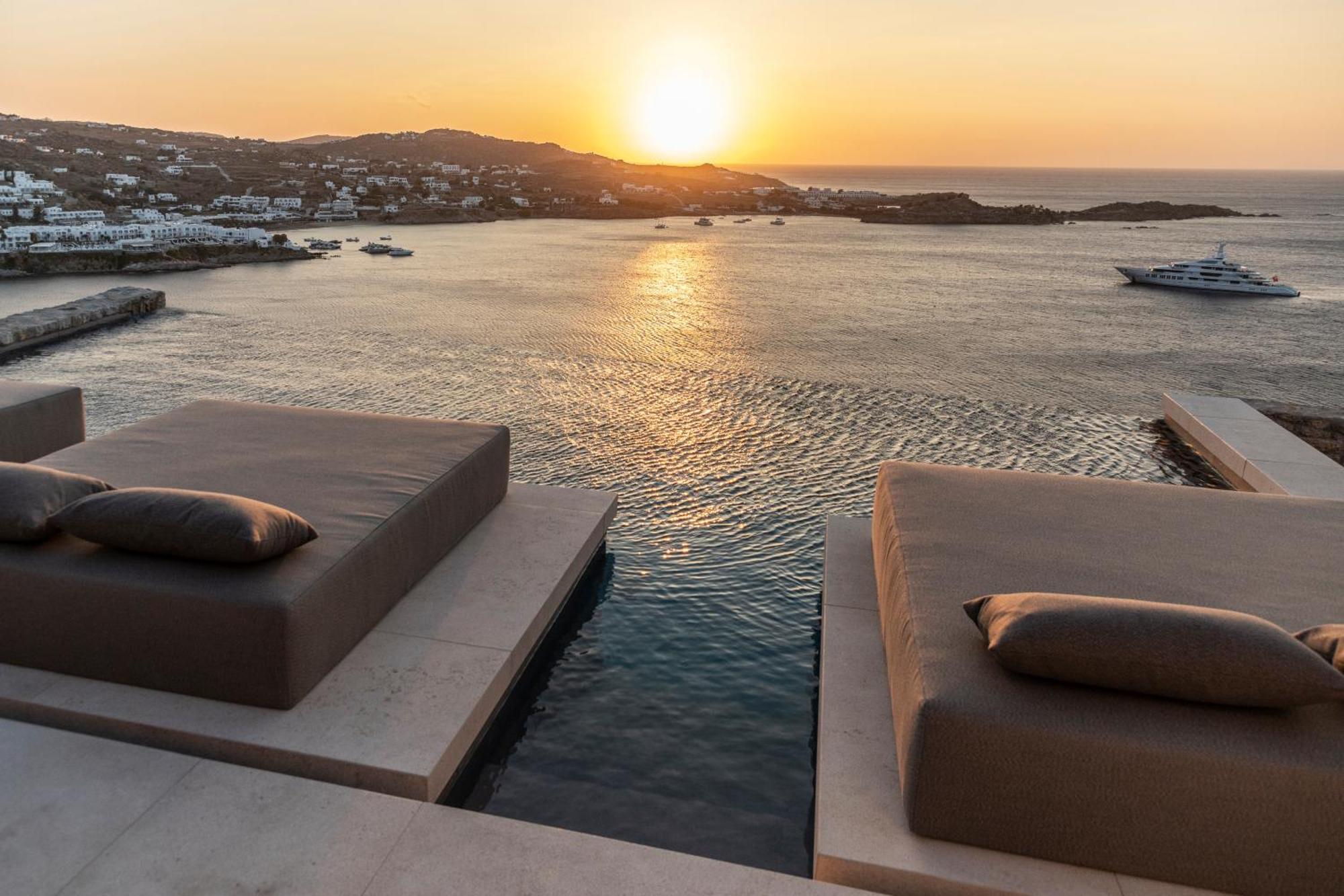 The Skyvilla Mykonos - A Landmark Property With Breathtaking Views Of The Psarou Bay Mykonos Town Dış mekan fotoğraf